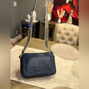 MK crossbody bag 🌸